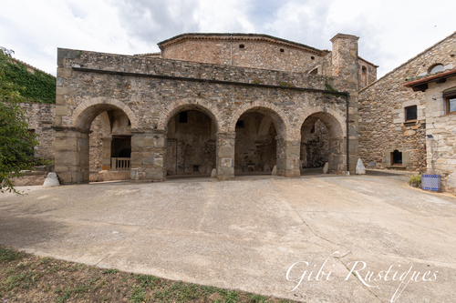 Gran Masia para rehabilitar con espectaculares vistas de l'Empordà en Vilopriu - Gibirústiques