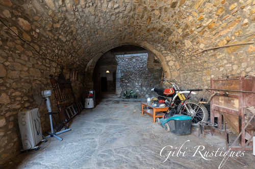 Gran Masia para rehabilitar con espectaculares vistas de l'Empordà en Vilopriu - Gibirústiques